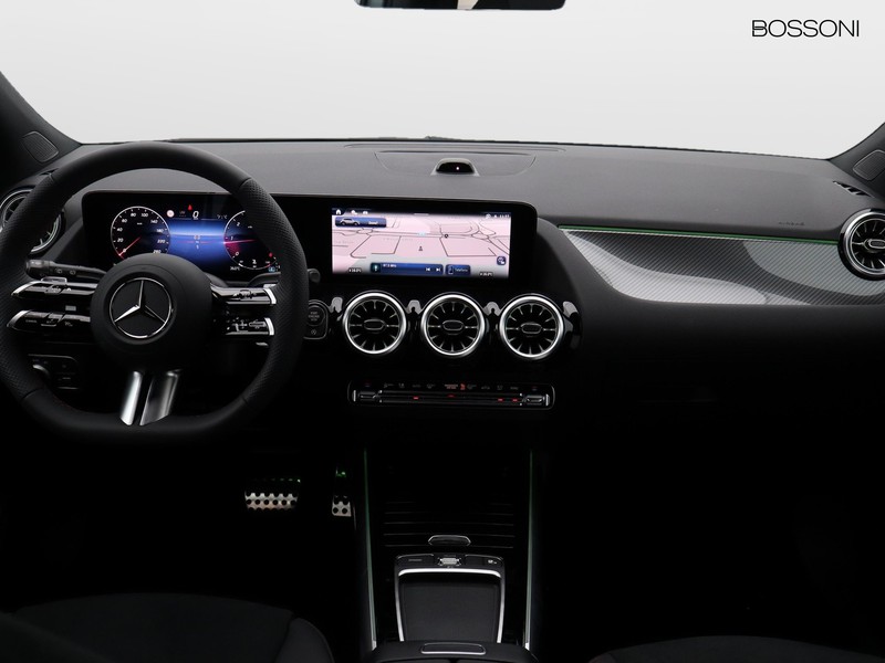13 - Mercedes GLA 200 d amg line extra 8g-dct