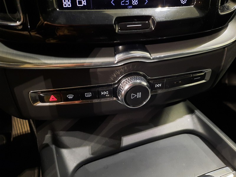 13 - Volvo XC60 2.0 b4 momentum pro automatico