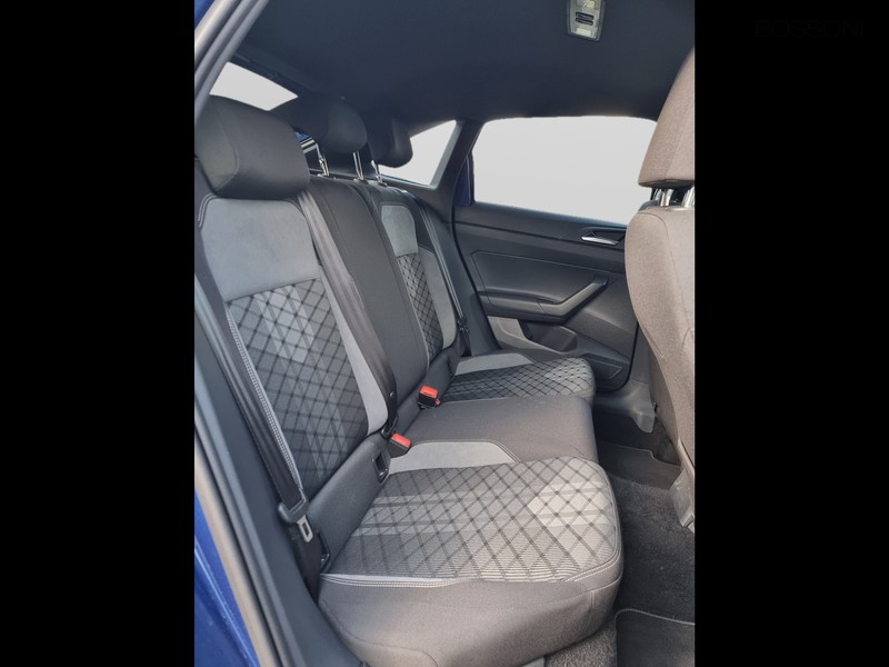 13 - Volkswagen Taigo 1.0 tsi 115cv r-line dsg