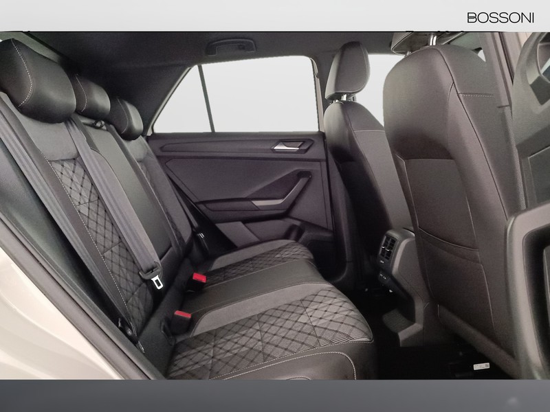 7 - Volkswagen T-Roc 1.0 tsi 110cv r line