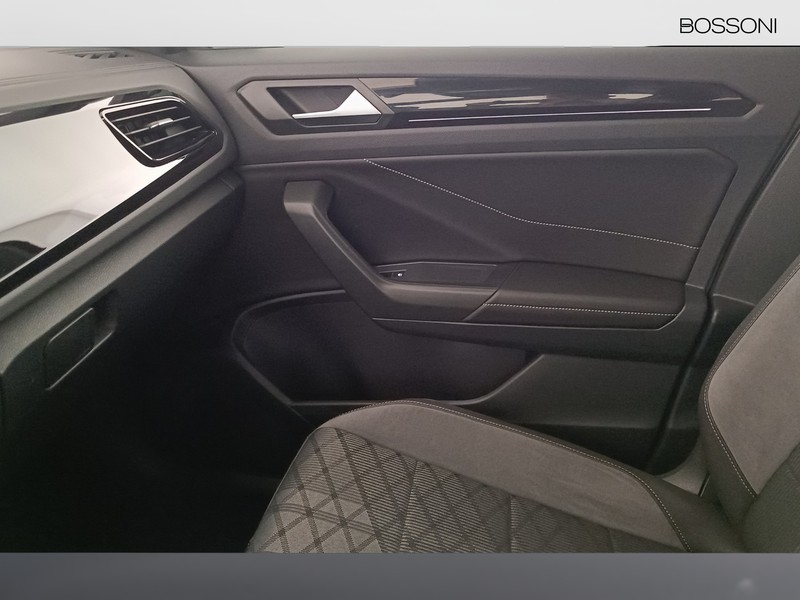 19 - Volkswagen T-Roc 1.0 tsi 110cv r line
