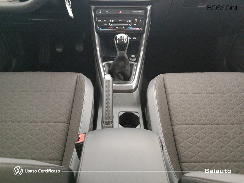 13 - Volkswagen T-Cross 1.0 tsi 110cv advanced