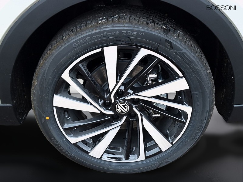 13 - Mg ZS 1.5 hybrid+ luxury auto