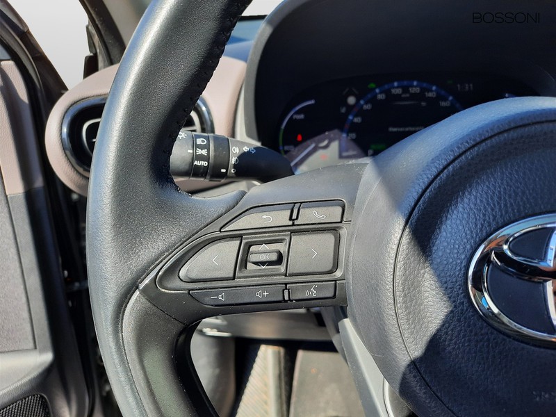 19 - Toyota yaris cross 1.5 h 116cv lounge awd-i e-cvt