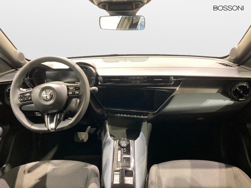 7 - Alfa Romeo Junior 1.2 hybrid 145cv ibrida edct6