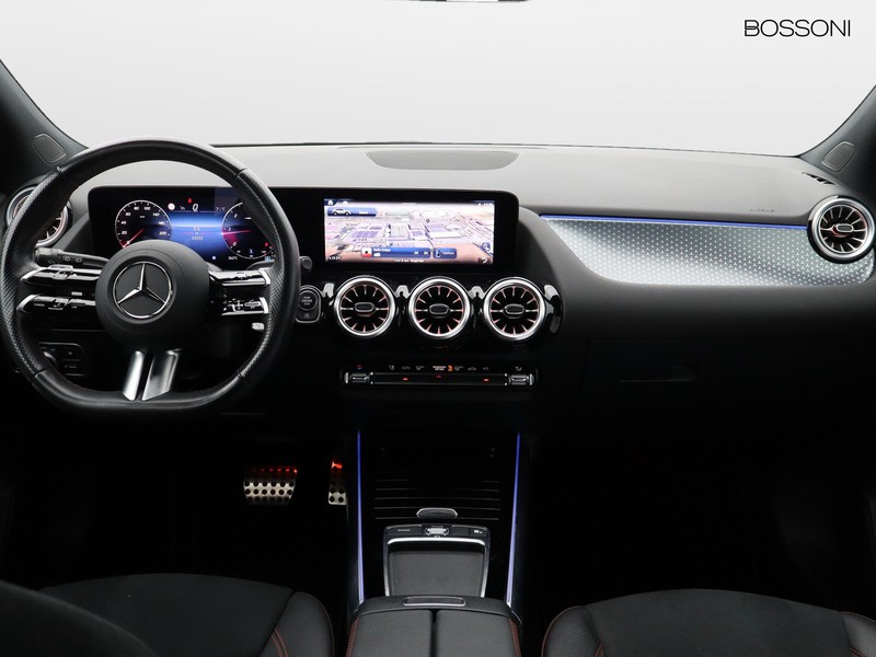 13 - Mercedes GLA 200 d amg line premium 8g-dct