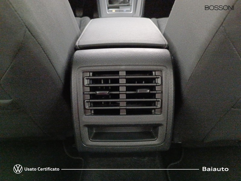 13 - Volkswagen Golf 1.0 tsi evo 110cv life