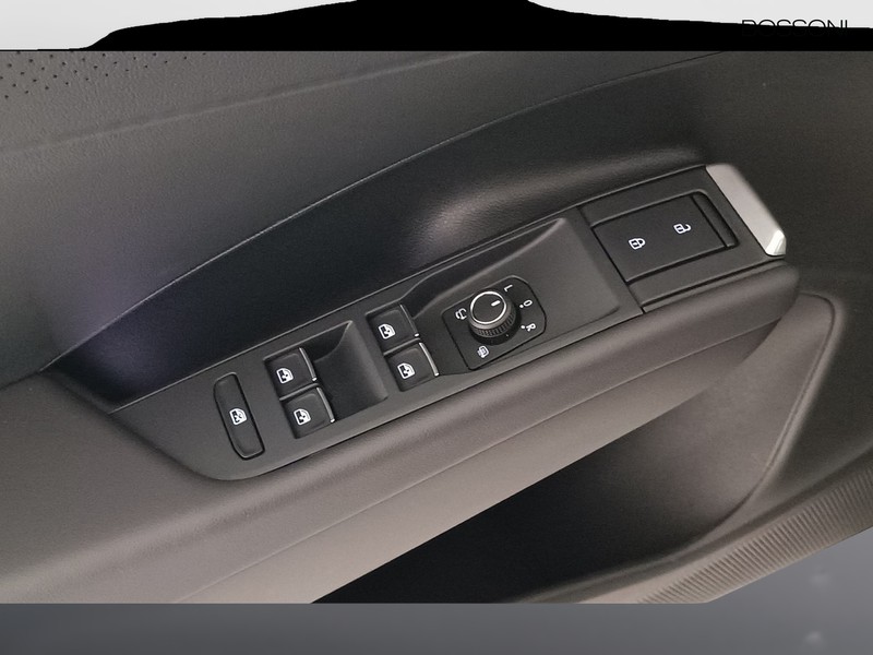 7 - Volkswagen T-Roc 1.5 etsi act 115cv style dsg