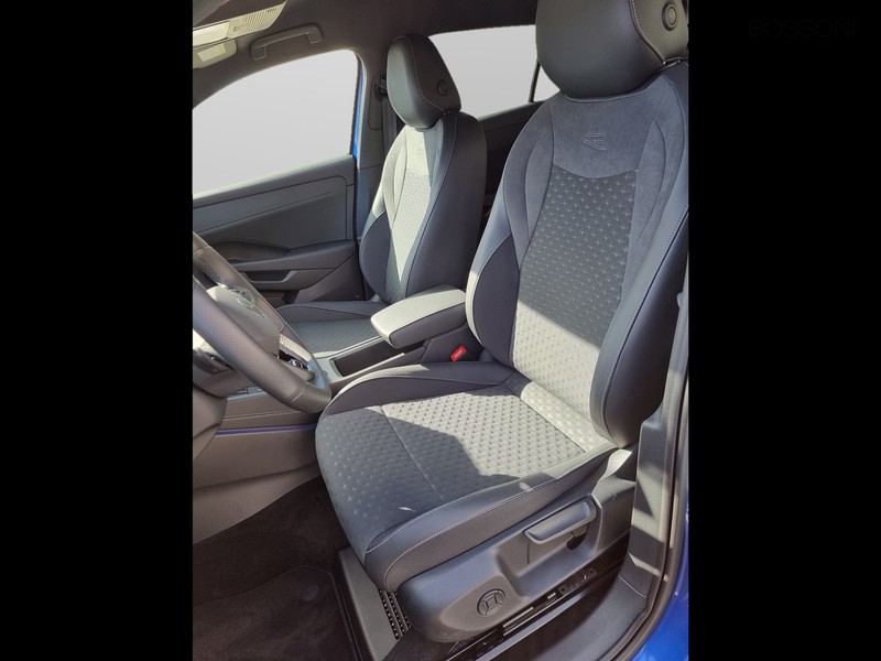 7 - Volkswagen T-Roc 1.5 etsi act 150cv r-line dsg