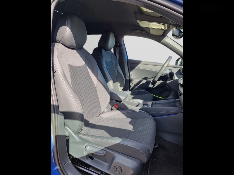 13 - Volkswagen T-Roc 1.5 etsi act 150cv r-line dsg