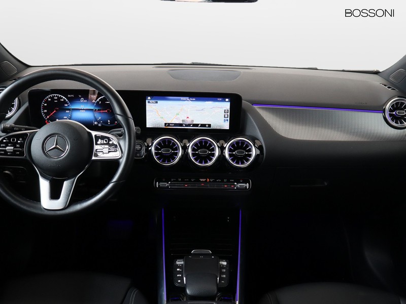13 - Mercedes GLA 180 d sport plus 8g-dct