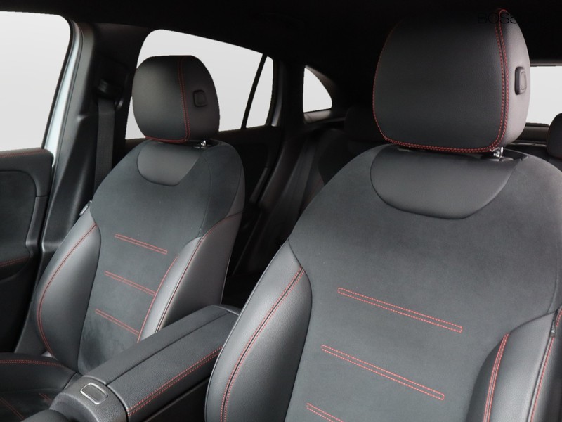 7 - Mercedes GLA 200 d premium 4matic 8g-dct