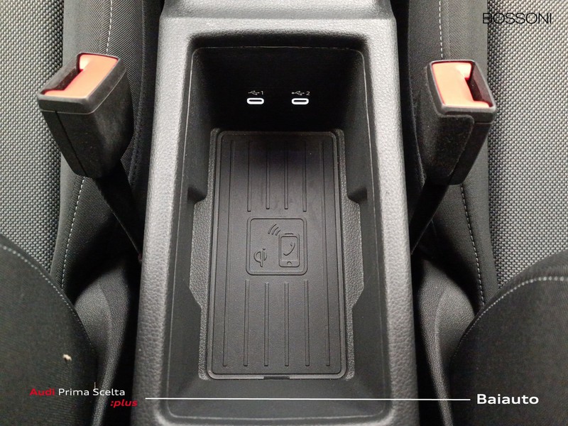 13 - Audi Q2 35 1.5 tfsi s line edition s tronic