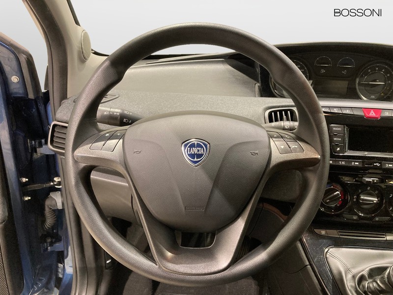 7 - Lancia Ypsilon 1.0 firefly hybrid 70cv silver s&s
