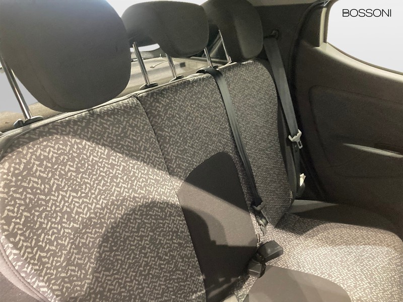 13 - Lancia Ypsilon 1.0 firefly hybrid 70cv silver s&s