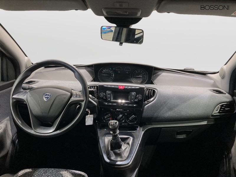 7 - Lancia Ypsilon 1.0 firefly hybrid 70cv silver s&s