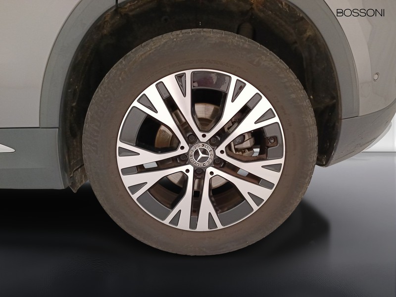 25 - Mercedes GLA 180 d progressive advanced 8g-dct