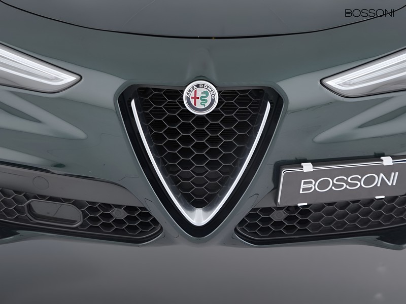 13 - Alfa Romeo Stelvio 2.2 turbo 210cv ti q4 at8