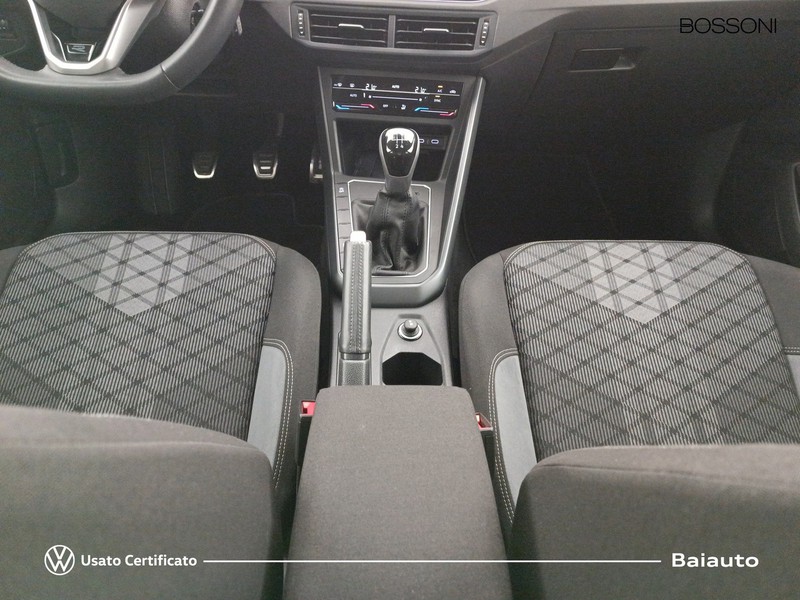 13 - Volkswagen Polo 1.0 tsi 95cv r line