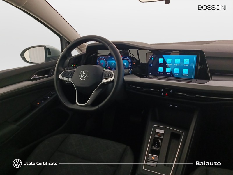 7 - Volkswagen Golf 1.0 etsi evo 110cv life dsg