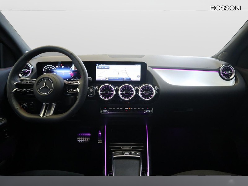 13 - Mercedes GLA 200 d amg line premium 8g-dct