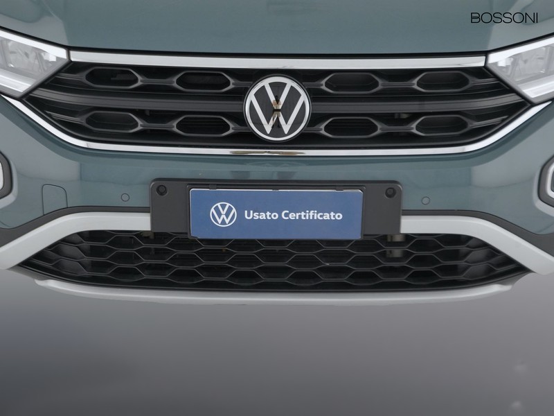 13 - Volkswagen T-Roc 1.0 tsi 110cv life