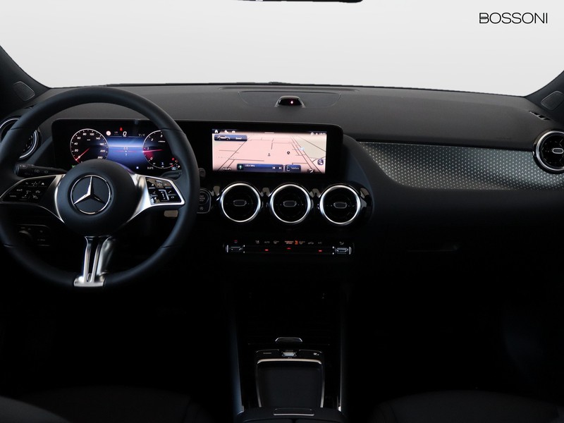 13 - Mercedes GLA 200 d progressive extra 8g-dct