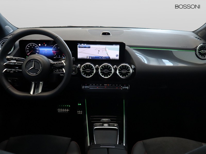 13 - Mercedes GLA 200 d amg line extra 8g-dct