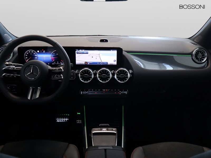 13 - Mercedes GLA 200 d amg line extra 8g-dct