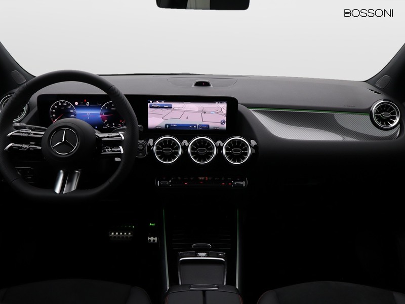 13 - Mercedes GLA 200 d amg line extra 8g-dct