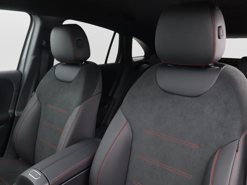 7 - Mercedes GLA 200 d amg line extra 8g-dct