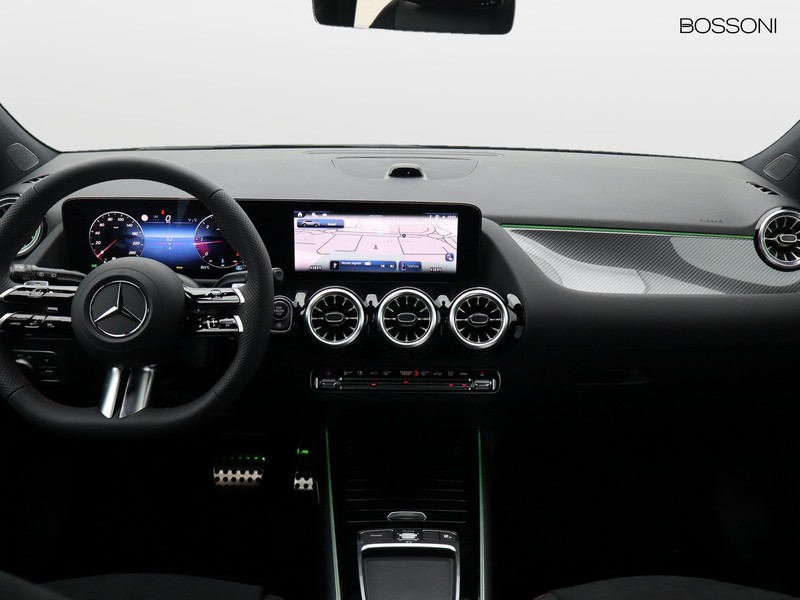 13 - Mercedes GLA 200 d amg line extra 8g-dct