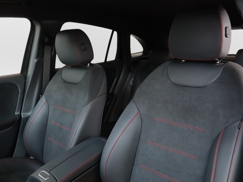 7 - Mercedes GLA 200 d amg line extra 8g-dct