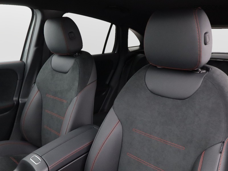 7 - Mercedes GLA 200 d amg line extra 8g-dct