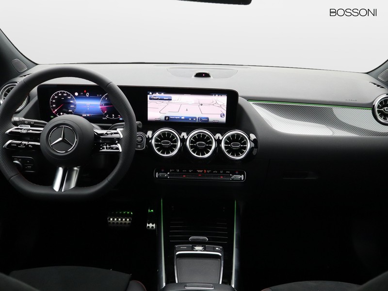 13 - Mercedes GLA 200 d amg line extra 8g-dct