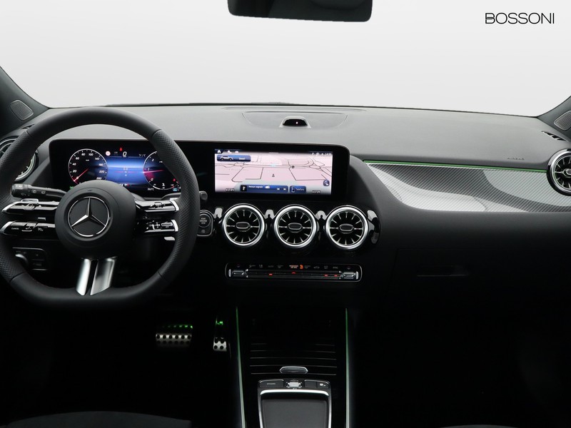 13 - Mercedes GLA 200 d amg line extra 8g-dct