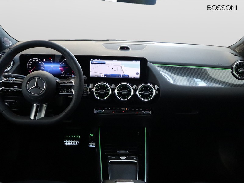 13 - Mercedes GLA 200 d amg line extra 8g-dct