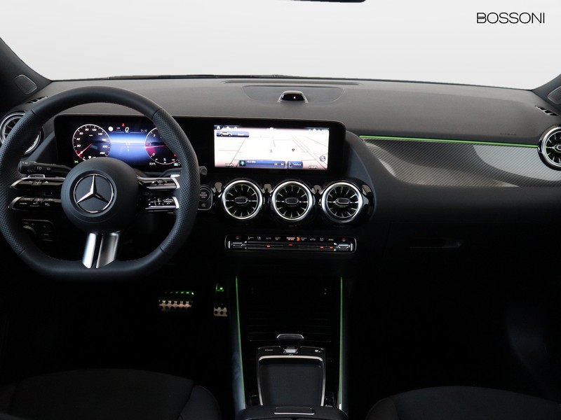 13 - Mercedes GLA 200 d amg line extra 8g-dct