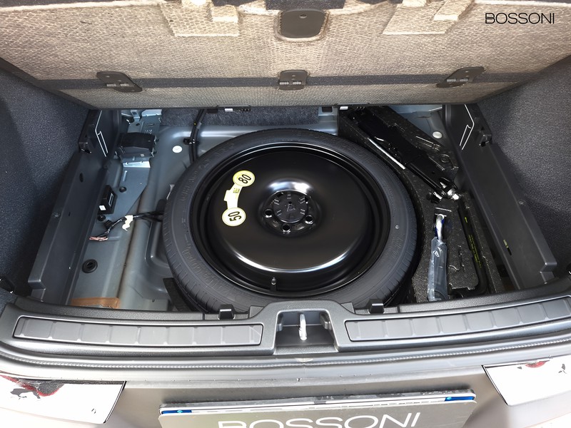 7 - Volvo XC40 2.0 b3 essential automatico