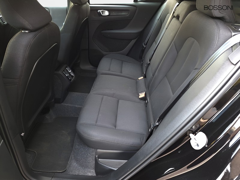 13 - Volvo XC40 2.0 b3 essential automatico