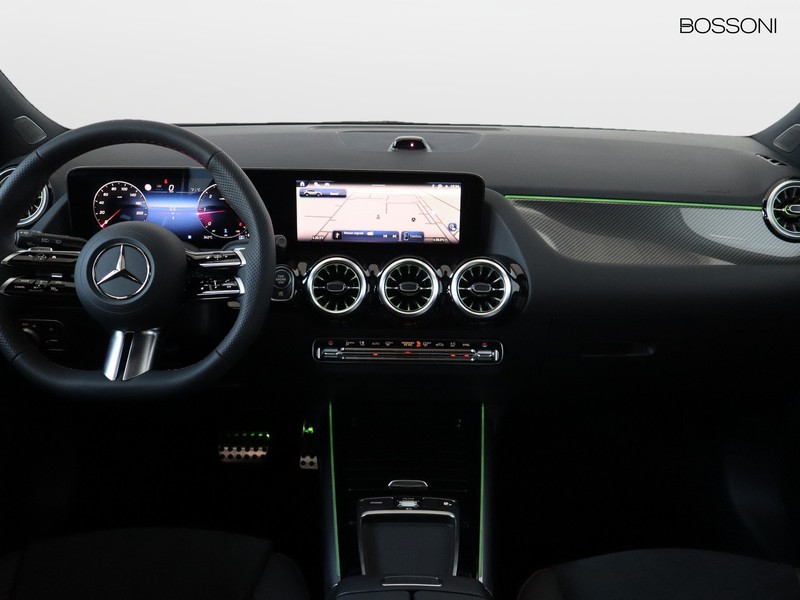 13 - Mercedes GLA 200 d amg line extra 8g-dct