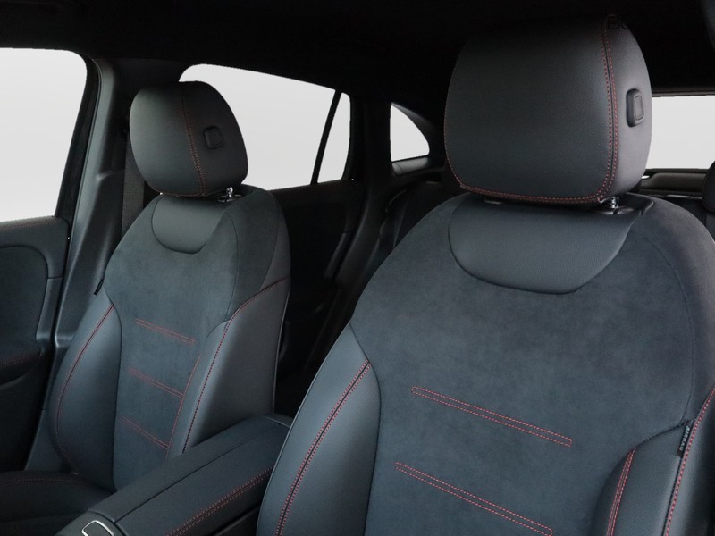 7 - Mercedes GLA 200 d amg line extra 8g-dct