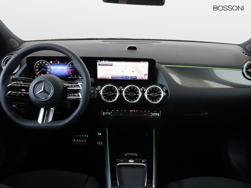 13 - Mercedes GLA 200 d amg line extra 8g-dct