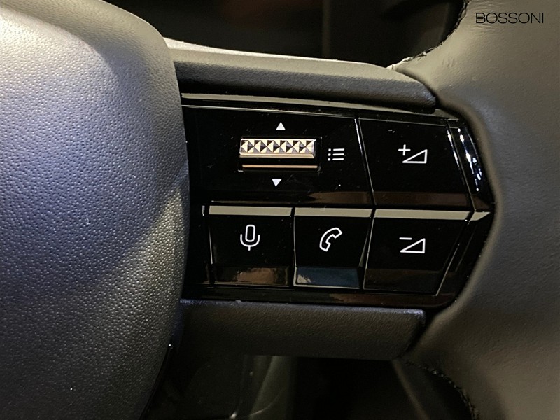13 - Alfa Romeo Junior 1.2 hybrid 145cv ibrida ti edct6