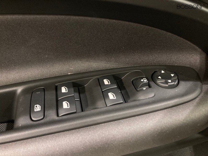 19 - Alfa Romeo Junior 1.2 hybrid 145cv ibrida ti edct6