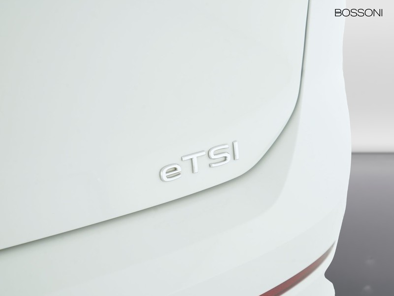 37 - Volkswagen Golf 1.5 etsi evo act 150cv r-line dsg