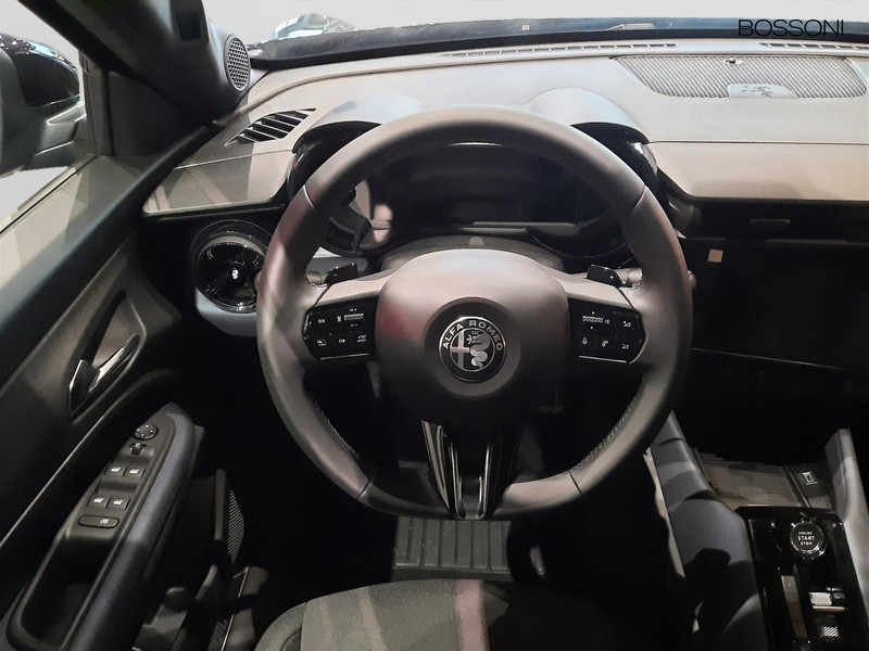 7 - Alfa Romeo Junior 1.2 hybrid 145cv ibrida edct6