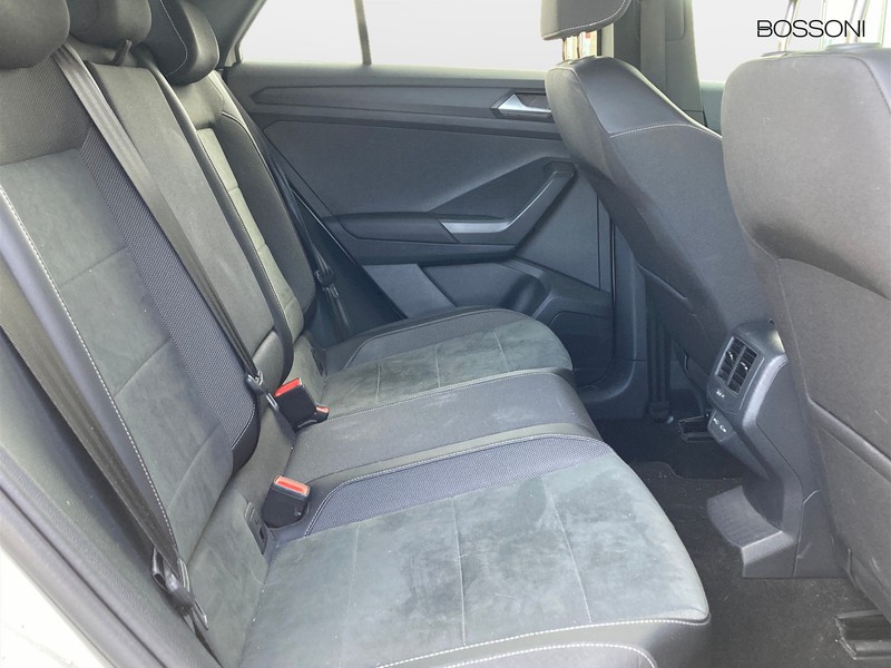 7 - Volkswagen T-Roc 1.0 tsi 110cv style