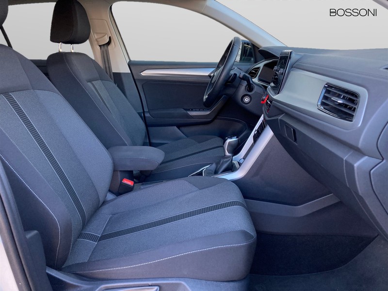 7 - Volkswagen T-Roc 1.5 tsi act life dsg