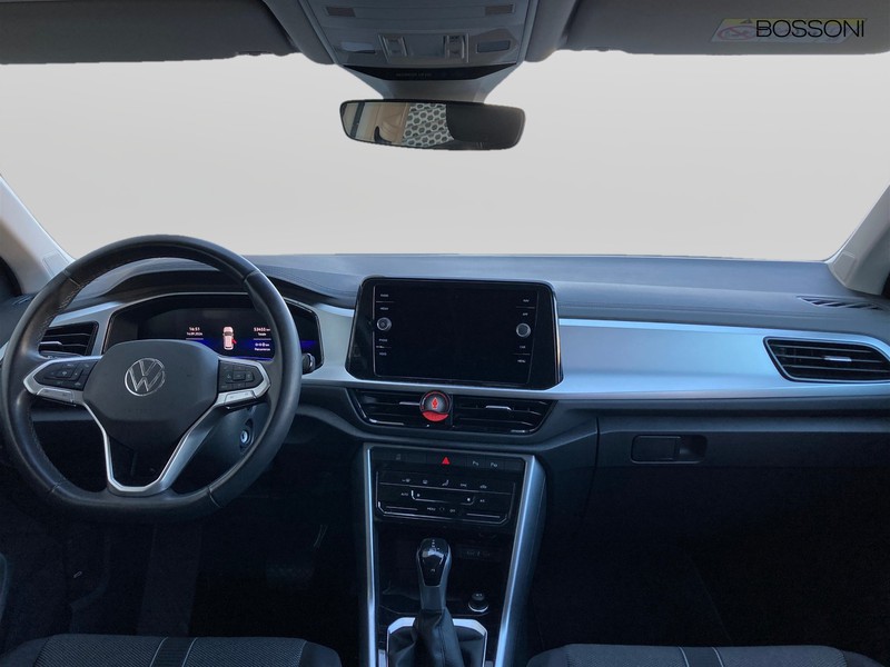 13 - Volkswagen T-Roc 1.5 tsi act life dsg